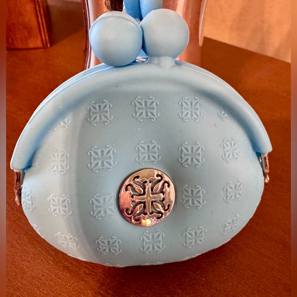 Rustic Cuff Adorable Silicone Kiss Lock Pouch